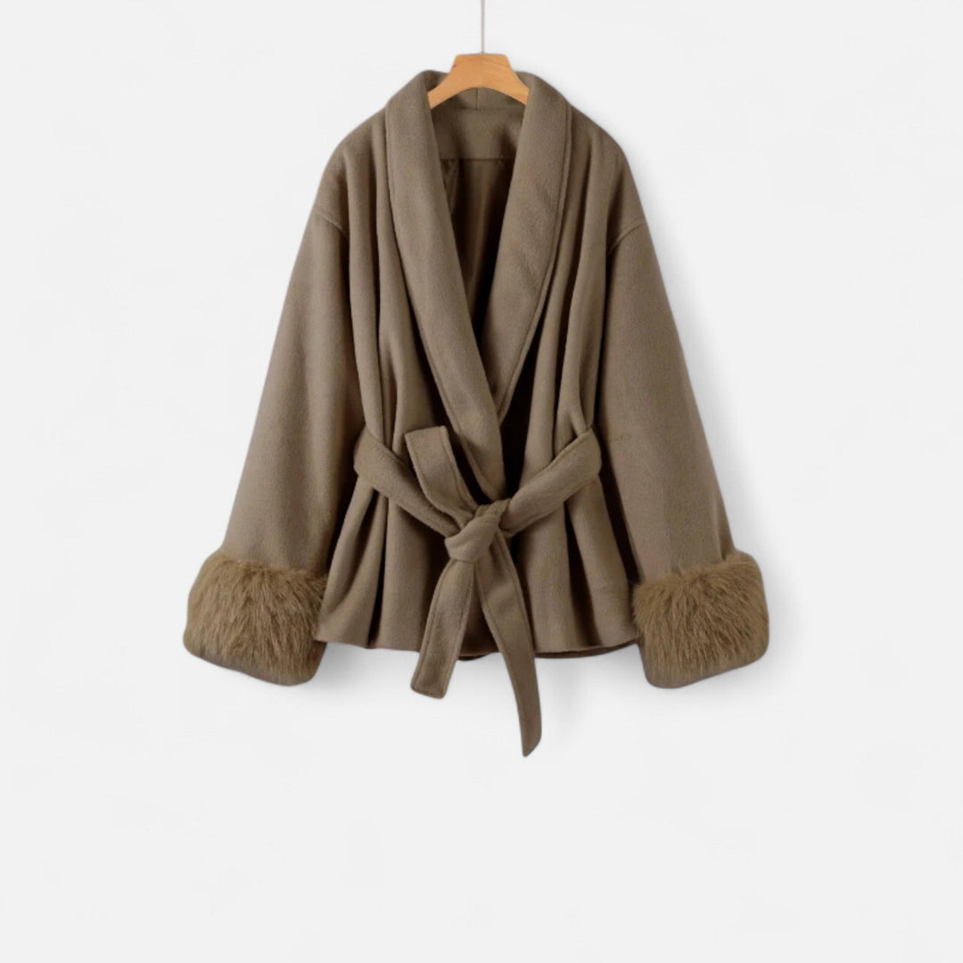 Damski płaszcz z futerkiem sztucznym – elegancja w stylu Ivy League z wiązaniem na sznurowadła