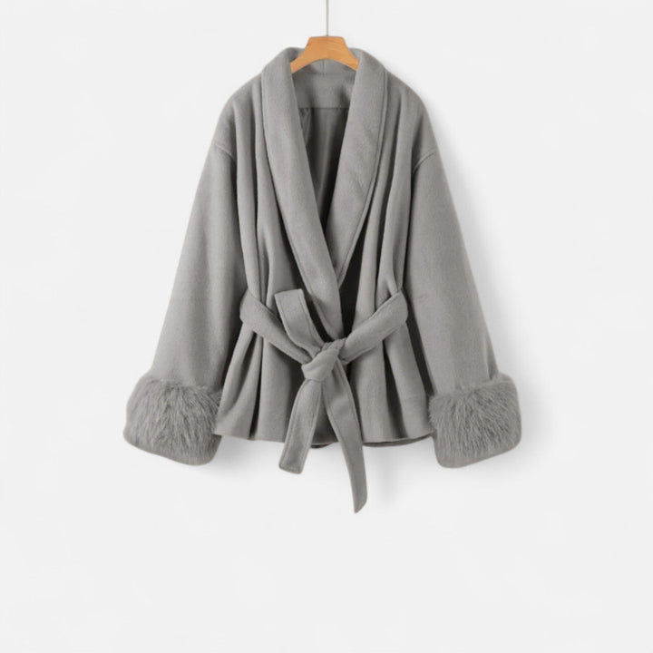 Damski płaszcz z futerkiem sztucznym – elegancja w stylu Ivy League z wiązaniem na sznurowadła