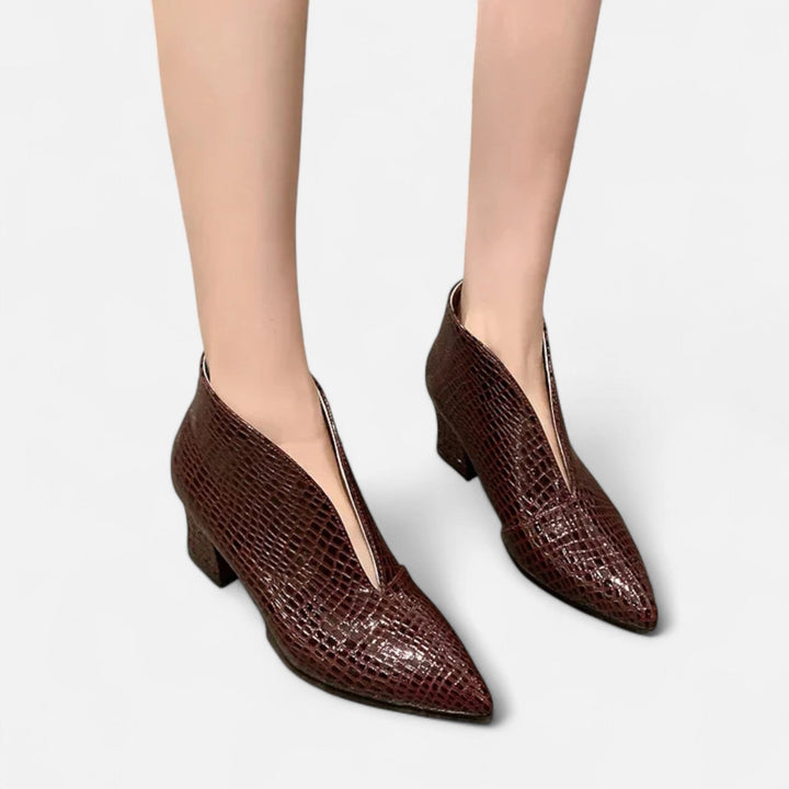 Bottes chevilles pour femmes en cuir verni à découpe en V