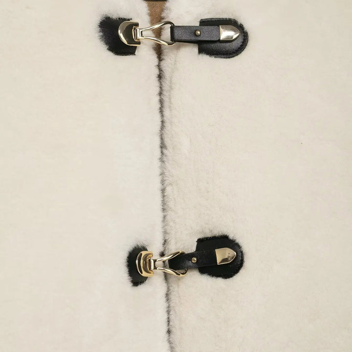 Damska kurtka z zatrzaskami i sztucznym futrem