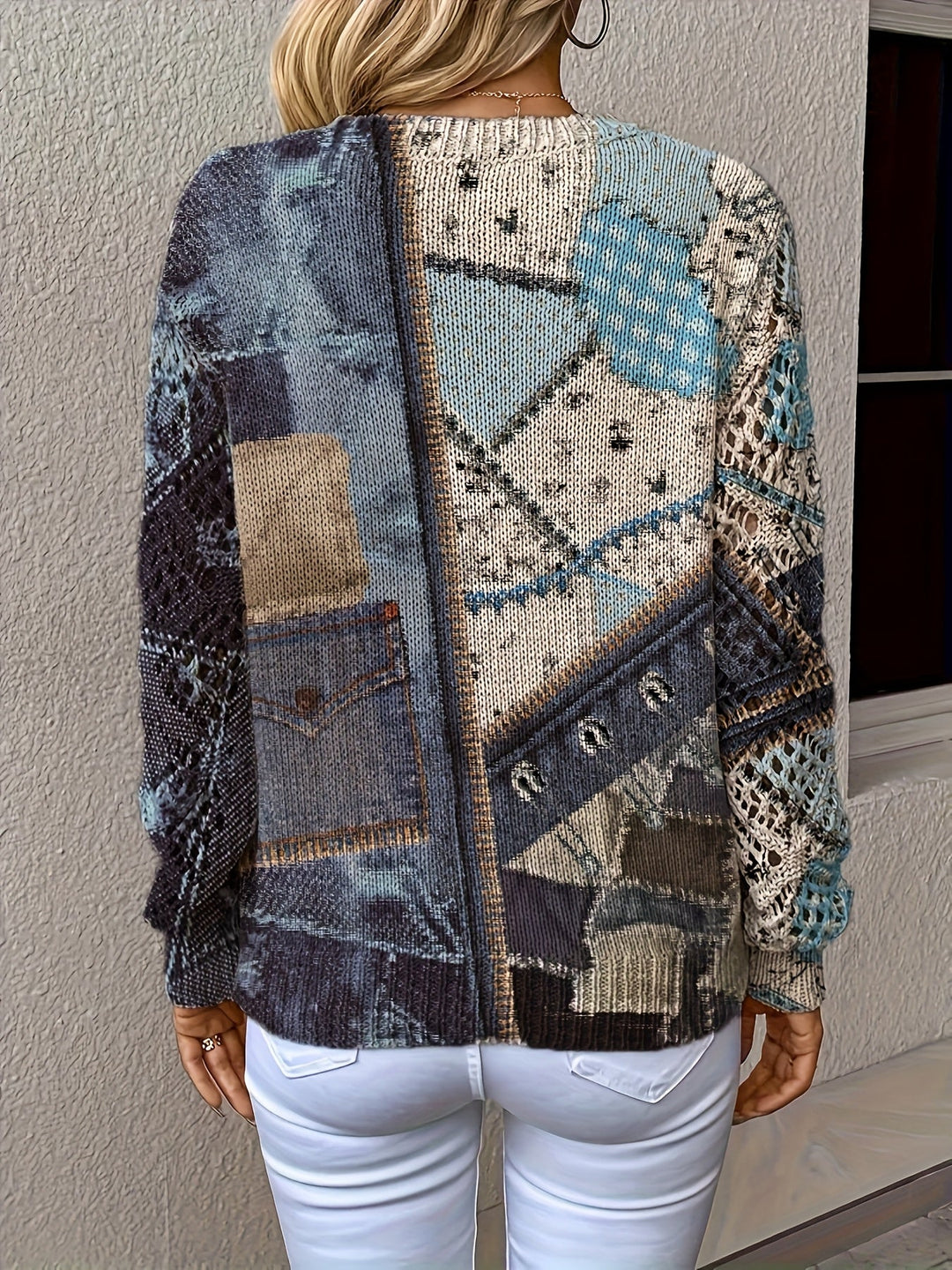 Sweter boho z dekoltem w serek i nadrukiem dżinsowym