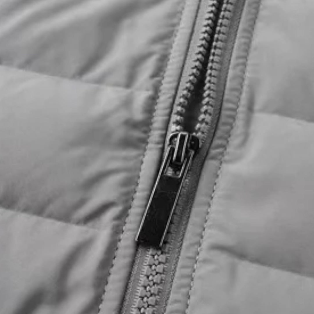 Pánská péřová bunda s kapucí – prošívaný vzor s vsadkami