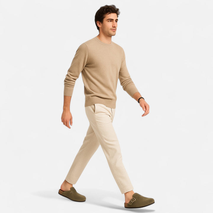 Pánské semišové pantofle – pohodlí inspirované vyřezávanými dřeváky