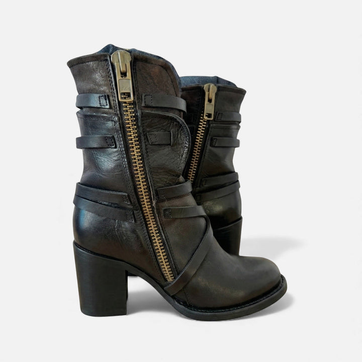 Women’s Leather High-Knee Boots – Winter Heritage Elegance