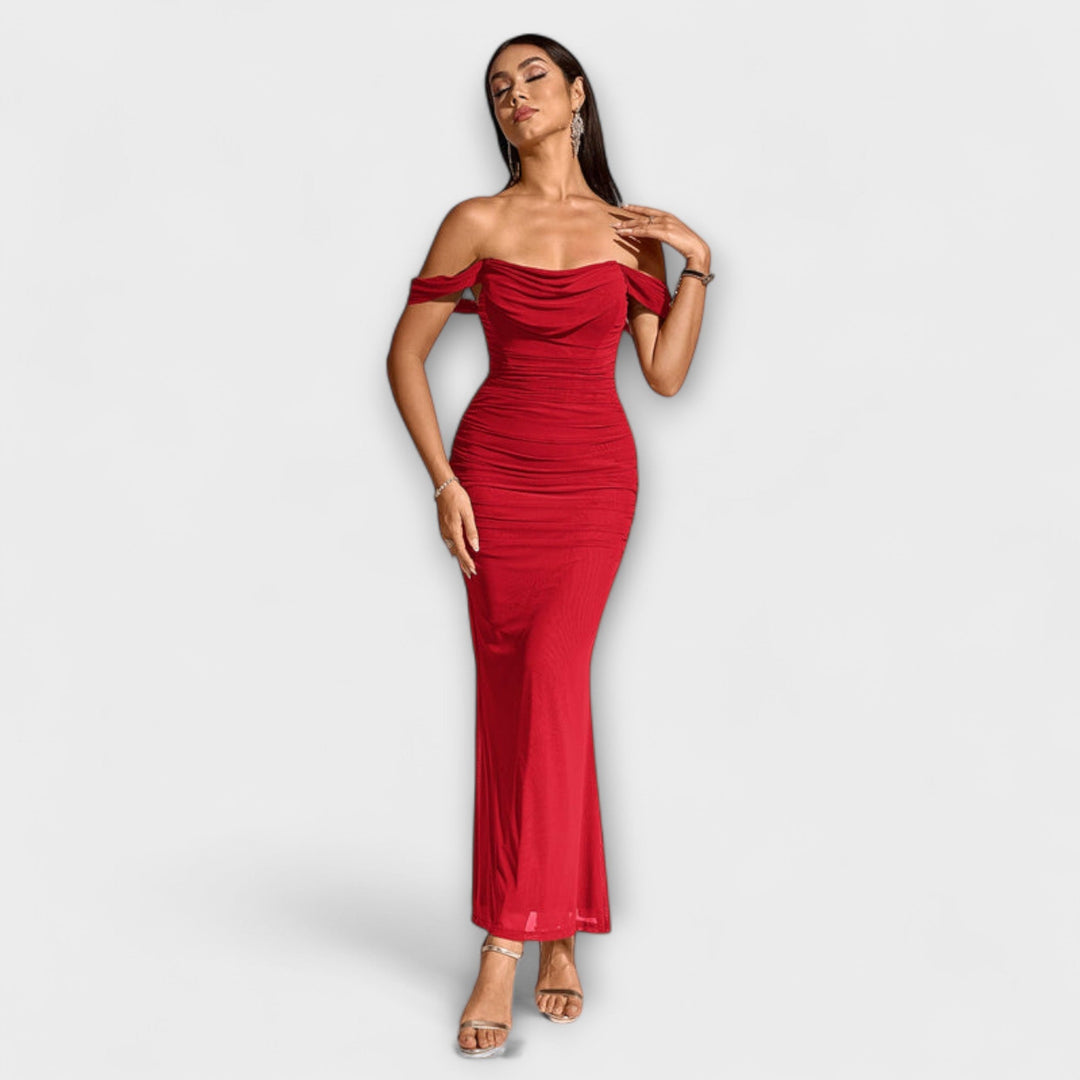 Robe moulante froncée à épaules dénudées