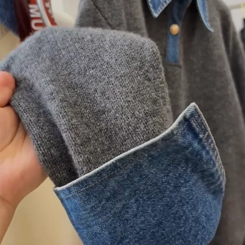 Pull en tricot patchwork en denim